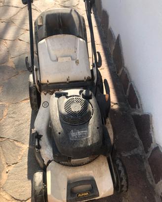 Tagliaerba a scoppio alpina con motore honda