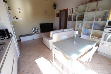 Appartamento di 55 m² con 2 locali e box auto a Ro