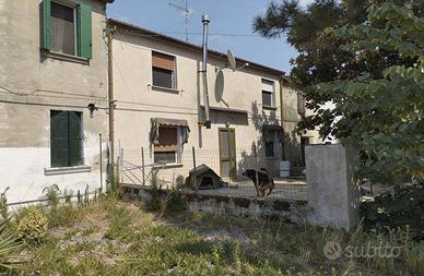 Immobile in asta di 197 m² con 5 locali e box auto