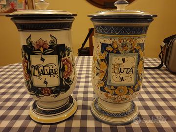 Vasi decorati a mano