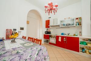 AMPIO E LUMINOSO 2 LOCALI CON CANTINA