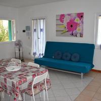 Villa con 4 bilocali in grande pineta privata