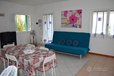 Villa con 4 bilocali in grande pineta privata