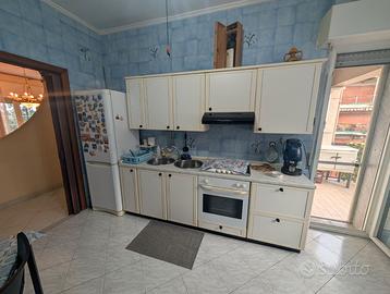 Per liberare casa svendiamo 2