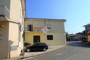 NEGOZIO A AZZANO MELLA