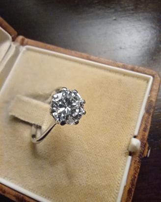 Anello con Brillante