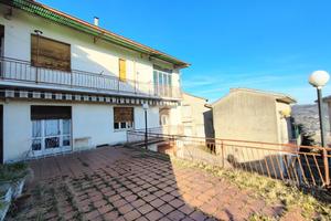 CASA SEMINDIPENDENTE A SAREZZANO