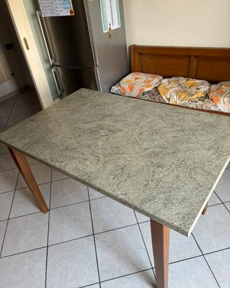 Tavolo e cassapanca per cucina