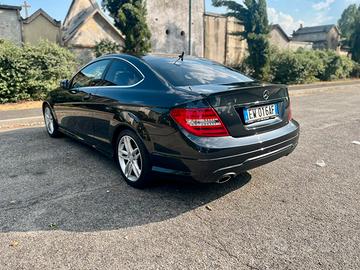 Mercedes C220 CDI Coupe Blue Efficiency