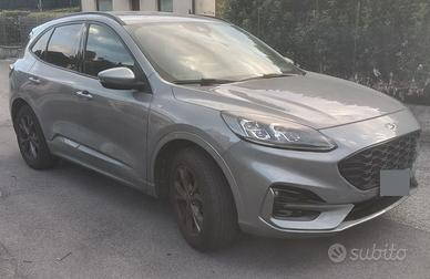 FORD KUGA 4 x 4