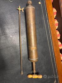 Pompa per disinfestaizone antica