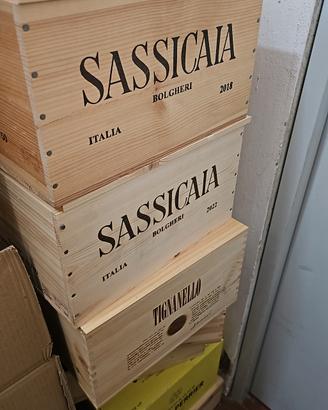 Cassette di legno vuote del vino