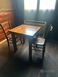 Tavoli in legno 70x70 con 40 sedie in legno