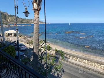 Casa "NICOLE" fronte mare