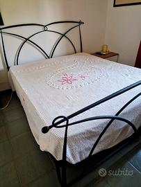 Letto matrimoniale in ferro battuto