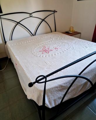 Letto matrimoniale in ferro battuto