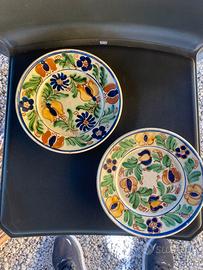 Vecchi piatti in ceramica