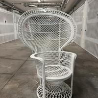 Sedia modello “Pavone” in legno bianca