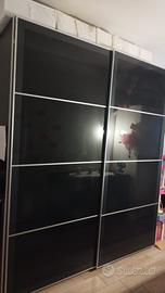 Armadio a due ante scorrevoli