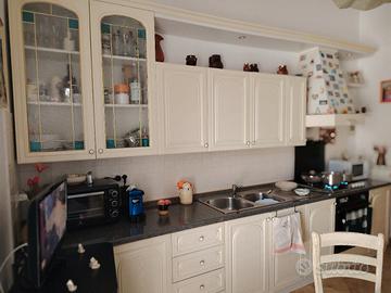 cucina+ tavolo e sedie