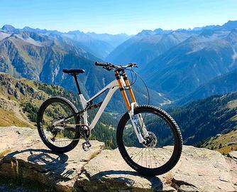 Mountain bike Mtb doppia sospensione