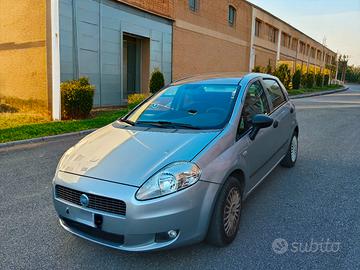 Fiat Grande Punto 1.4 ( 77 cb ) 5 P. NEOPATENTATI