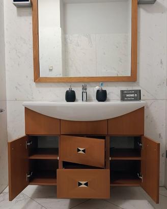 Mobile bagno Duravit con lavabo e specchiera