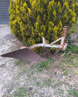 Aratro per trattori