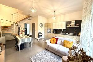 VILLA A SCHIERA A VOLLA