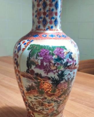 Piccolo vaso cinese con base in legno