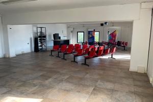 Ufficio al primo piano con 2 bagni e 2 sale