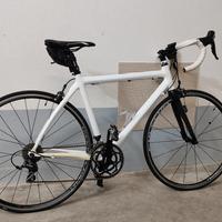 Bici da corsa totalmente in carbonio