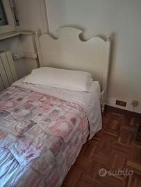 Letto singolo con spalliera