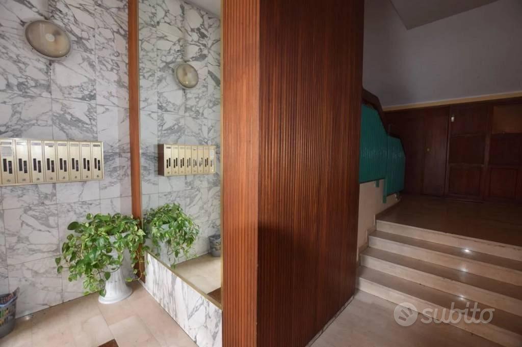 Immobile di 1740 m² con più di 5 locali a Genova - Altro