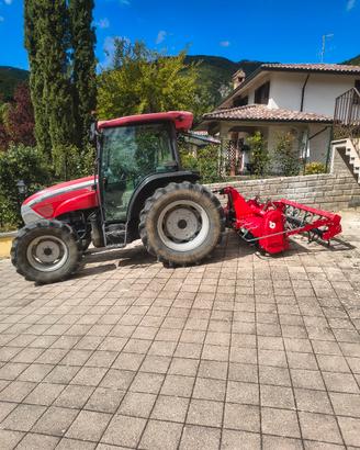 trattore 80 CV  con attrezzi vari 