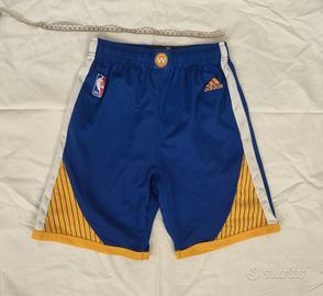 pantaloncini corti Adidas vintage.