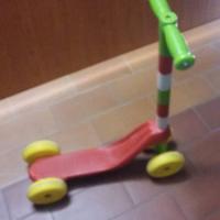 Primo monopattino in plastica 