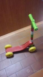 Primo monopattino in plastica 