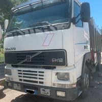 Volvo 3 assi con cassone e gru