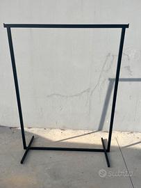 Stender appendiabiti nero in metallo