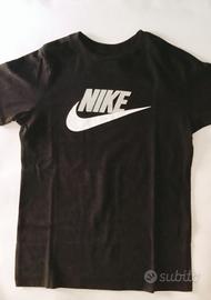 Maglia della Nike nera 