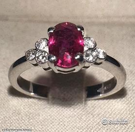 ANELLO ORO BIANCO 18kt. CON DIAMANTI E RUBINO