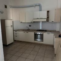 Casa e magazzino zona Bagnolo