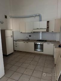 Casa e magazzino zona Bagnolo