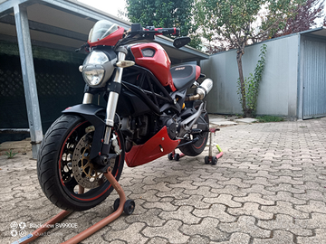 Ducati Monster 696