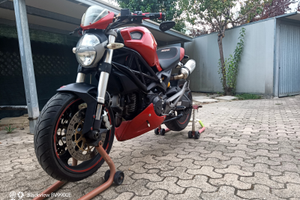 Ducati Monster 696