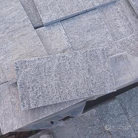 Pavimento in pietra naturale (beola)