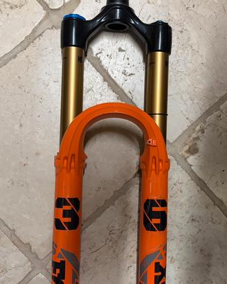 Forcella fox 36 grip2