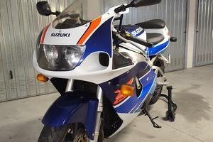 SUZUKI GSX R 750 SRAD