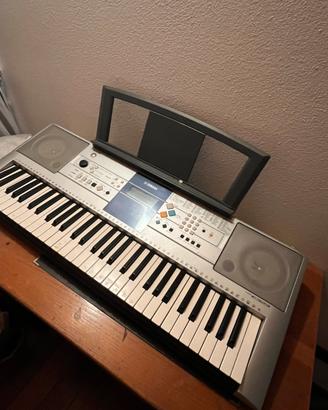 Tastiera/Pianola YAMAHA PSR-E323